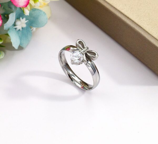 Anillo moñito con circón